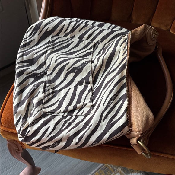 LINEA PELLE leather hobo bag. - Picture 4 of 12